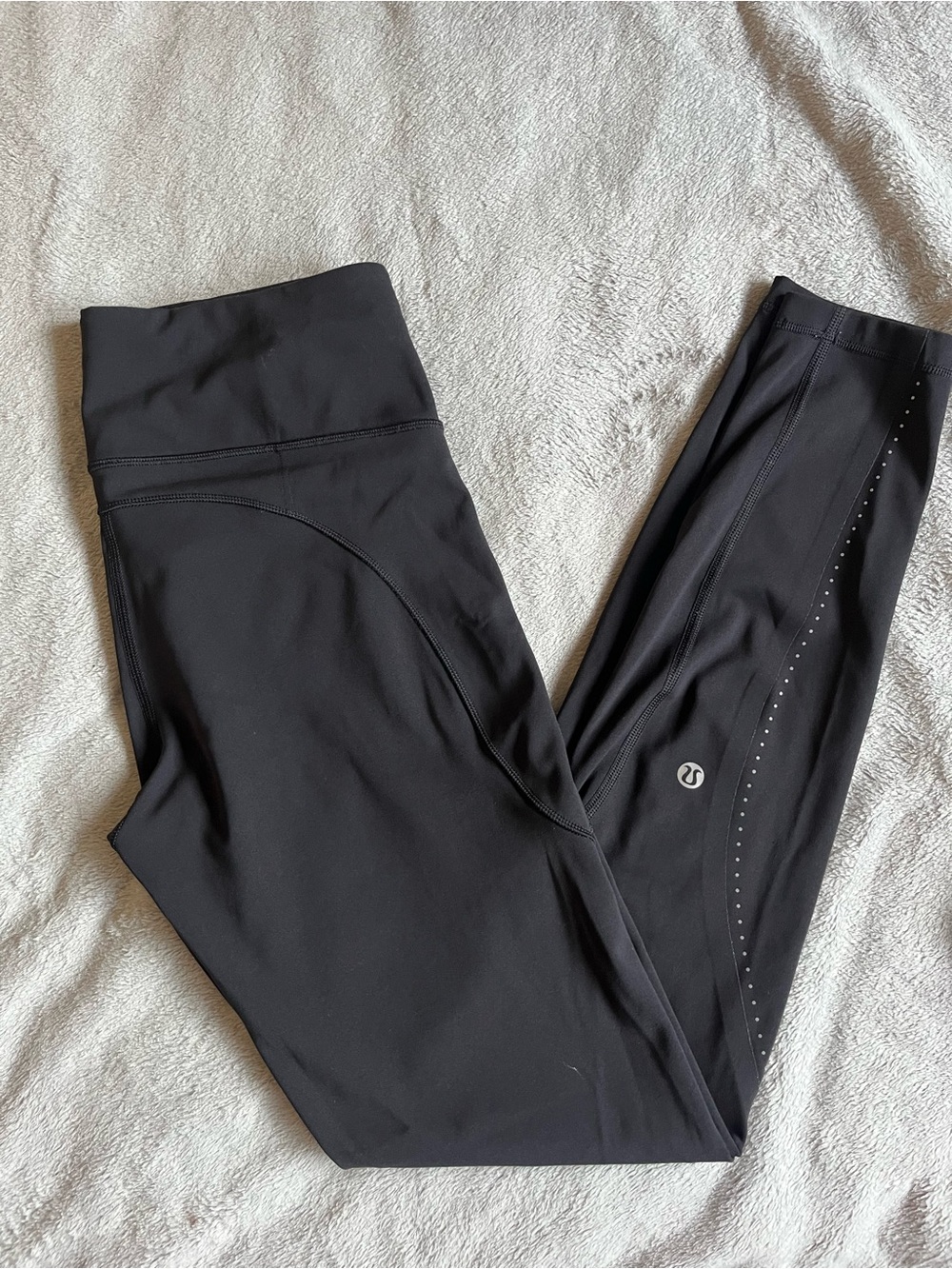 Lululemon Extra Mile Tight (Reflective 28")
size 6 in Black